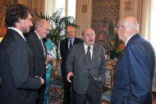 Il Presidente Giorgio Napolitano con Alberto Angela, Anthony Lake e Lino Banfi