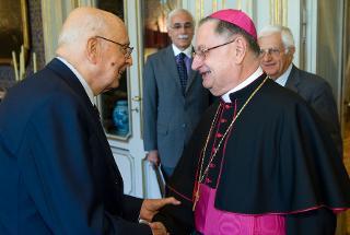 Il Presidente Giorgio Napolitano accoglie S.E. Rev.ma Mons. Giuseppe Bertello, Nunzio Apostolico in Italia, in occasione della visita di congedo
