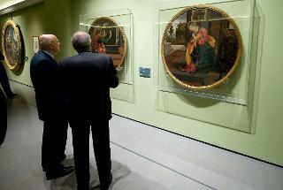 Il Presidente Giorgio Napolitano sosta dinanzi le opere di Filippino Lippi &quot;Annunciazione&quot;, nel corso della visita alla Mostra &quot;Filippino Lippi e Sandro Botticelli nella Firenze del 400&quot;