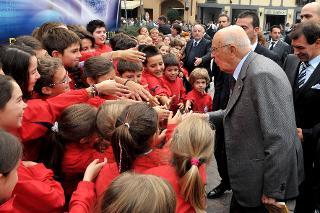 Il Presidente Giorgio Napolitano accolto dai bambini di Biella