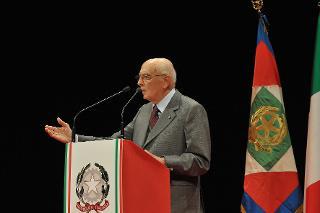 Il Presidente Giorgio Napolitano nel corso del suo intervento al Teatro Sociale