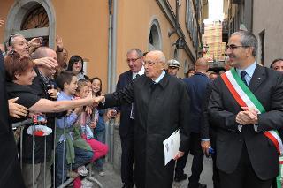 Il Presidente Giorgio Napolitano nel corso del trasferimento al Teatro Toselli