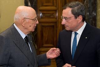 Il Presidente Giorgio Napolitano con il Governatore della Banca d'Italia, Mario Draghi, poco prima del Convegno &quot;L'Italia e l'economia mondiale, 1861-2011&quot;