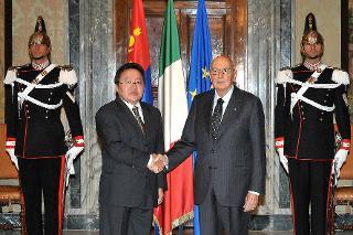 Il Presidente Giorgio Napolitano con il Presidente della Repubblica di Mongolia il Signor Tsakhiagiin Elbegdorj, in visita ufficiale in Italia
