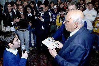 Il Presidente Giorgio Napolitano risponde alle domande di alcuni studenti di Napoli.