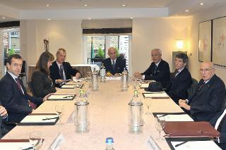 Il Presidente Giorgio Napolitano con i rappresentanti di Think-Tank nella Sala Horta
