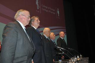Il Presidente Giorgio Napolitano durante l'Inno Nazionale al Collegio d'Europa in occasione dell'inaugurazione dell'Anno Accademico 2011-2012 del Collegio