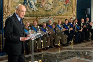 Il Presidente Giorgio Napolitano al termine del suo intervento alla cerimonia di consegna delle insegne dell'Ordine Militare d'Italia, conferite nell'anno 2011, nella ricorrenza del Giorno dell'Unità Nazionale e Giornata delle Forze Armate