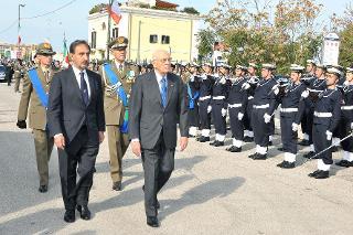 Il Presidente Giorgio Napolitano passa in rassegna un Reparto schierato con Bandiera e Banda al Sacrario dei Caduti d'Oltremare
