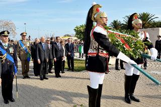 Il Presidente Giorgio Napolitano durante la deposizione di una corona d'alloro al Sacrario dei Caduti d'Oltremare in occasione della ricorrenza del Giorno dell'Unità Nazionale e della Giornata delle Forze Armate
