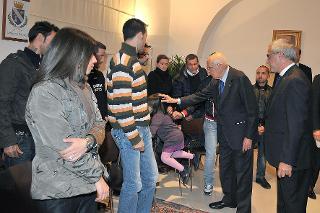 Il Presidente Giorgio Napolitano con i familiari delle vittime del crollo della palazzina di Barletta