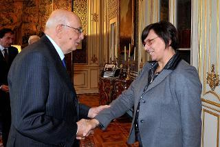 Il Presidente Giorgio Napolitano con Daniela Montali, Sindaco del Comune di Chiaravalle, in occasione della presentazione del progetto &quot;La strada giusta&quot;
