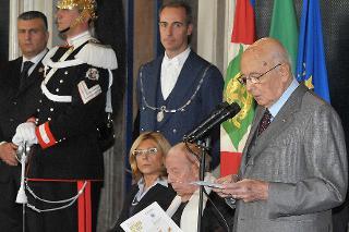 Il Presidente Giorgio Napolitano rivolge il suo indirizzo di saluto agli Artisti, in occasione della cerimonia al Quirinale della Giornata dello Spettacolo