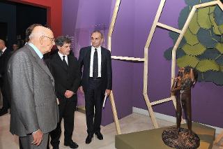 Il Presidente Giorgio Napolitano nel corso della visita alla mostra &quot;Homo Sapiens, la grande storia della diversità umana&quot;, al Palazzo delle Esposizioni