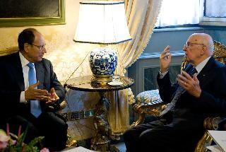 Il Presidente Giorgio Napolitano nel corso dei colloqui con il Presidente del Senato Renato Schifani, in occasione delle consultazioni a seguito delle dimissioni del Governo Berlusconi