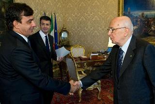 Il Presidente Giorgio Napolitano con Antonio Buonfiglio, Esponente della componente Fareitalia per la Costituente Popolare del Gruppo Misto della Camera dei deputati