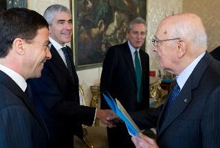 Il Presidente Giorgio Napolitano con l'On. Italo Bocchino, l'On. Pier Ferdinando Casini, e il Sen. Francesco Rutelli, in occasione delle consultazioni a seguito delle dimissioni del Governo Berlusconi