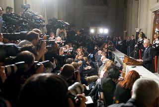 Il Presidente del Consiglio incaricato durante le dichiarazioni alla stampa, in occasione delle consultazioni a seguito delle dimissioni del Governo Berlusconi