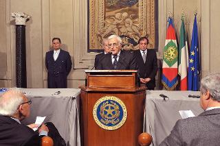 Il Segretario generale della Presidenza della Repubblica Donato Marra legge il comunicato che il Presidente della Repubblica Giorgio Napolitano dà l'incarico di formare il nuovo Governo al Sen. Mario Monti