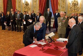 Il Presidente Giorgio Napolitano nel corso del giuramento del Presidente del Consiglio Mario Monti, dinanzi ai nuovi Ministri