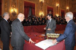 Il Presidente Giorgio Napolitano con Piero Giarda, Ministro dei Rapporti con il Parlamento nel corso del Giuramento del nuovo Governo