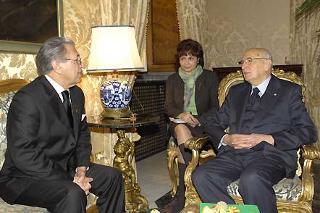 Il Presidente Giorgio Napolitano con il Signor Musa M. Maroofi, nuovo Ambasciatore della Repubblica Islamica dell'Afghanistan, in occasione della presentazione delle Lettere Credenziali, durante i colloqui al Quirinale