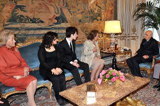Il Presidente Giorgio Napolitano nel corso dell'incontro con la Fondazione Amici della Fenice, unitamente ai vincitori del &quot;Premio Venezia&quot; 2010 e 2011