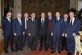 Il Presidente Giorgio Napolitano con gli ex Parlamentari della Repubblica in occasione dell'incontro al Quirinale