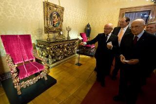 Il Presidente Giorgio Napolitano accompagnato dal Cons. Louis Godart, visita la Mostra &quot;Il Quirinale. Dall'Unità d'Italia ai nostri giorni&quot;