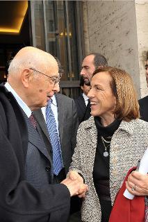 Il Presidente Giorgio Napolitano con Elsa Fornero, Ministro del Lavoro e delle Politiche Sociali al termine della celebrazione della &quot;Giornata Internazionale del Volontariato&quot;