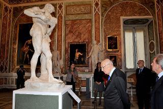 Il Presidente Giorgio Napolitano nel corso della visita alla Mostra &quot;I Borghese e l'Antico&quot;, alla Galleria Borghese