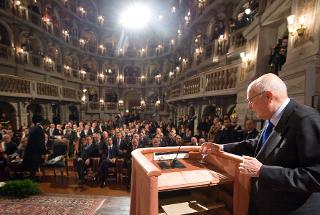 Il Presidente Giorgio Napolitano nel corso dell'intervento al Teatro Scientifico del Bibiena