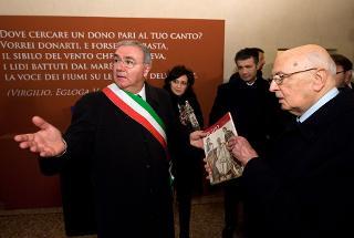 Il Presidente Giorgio Napolitano con il Sindaco di Mantova Nicola Sodano, al termine della visita a Palazzo Te alla Mostra &quot;Virgilio. Volti e immagini del poeta&quot;