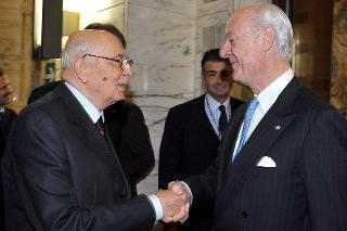 Il Presidente Giorgio Napolitano con Staffan De Mistura, Sottosegretario di Stato agli Affari Esteri in occasione della VIII Conferenza degli Ambasciatori Italiani nel mondo