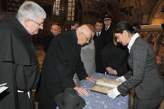Il Presidente della Repubblica Giorgio Napolitano nel corso della visita al Sacro Convento di Assisi