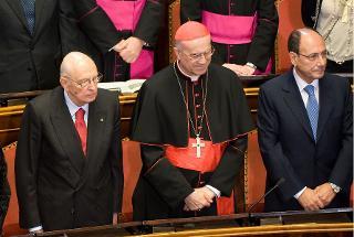 Il Presidente Giorgio Napolitano con a fianco il Segretario di Stato del Vaticano Card. Tarcisio Bertone e il Presidente del Senato Renato Schifani, in occasione del concerto di Natale