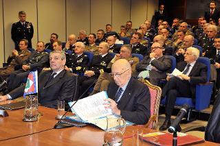 Il Presidente Giorgio Napolitano al Comando Operativo di Vertice Interforze, in collegamento in videoconferenza per gli auguri di Natale e Capodanno ai contingenti militari italiani impegnati nelle missioni internazionali