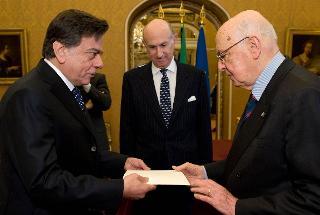 Il Presidente Giorgio Napolitano con il nuovo Ambasciatore della Missione Diplomatica Palestinese, Sabri Ateyeh, in occasione della presentazione delle Lettere Credenziali