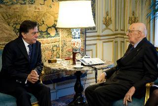 Il Presidente Giorgio Napolitano nel corso dei colloqui con il nuovo Ambasciatore della Missione Diplomatica Palestinese, Sabri Ateyeh, in occasione della presentazione delle Lettere Credenziali