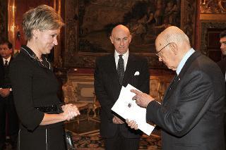 Il Presidente Giorgio Napolitano con la Signora Elita Kuzma, nuovo Ambasciatore della Repubblica di Lettonia, in occasione della presentazione delle Lettere Credenziali