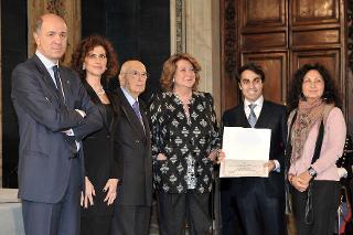 Il Presidente Giorgio Napolitano consegna con il Ministro Passera, la Dott.ssa Todini e la Dott.ssa Bracco i Premi di laurea promossi dal Comitato Leonardo in occasione della cerimonia per la &quot;Giornata della Qualità Italia&quot;