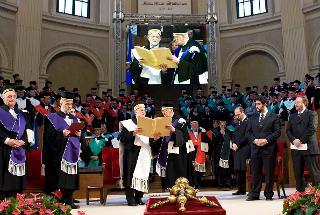 Il Presidente Giorgio Napolitano con il Rettore dell'Università di Bologna Ivano Dionigi, in occasione della cerimonia di conferimento della Laurea ad honorem in &quot;Relazioni internazionali e Scienze internazionali e diplomatiche&quot;