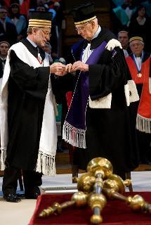 Il Presidente Giorgio Napolitano con il Rettore dell'Università di Bologna Ivano Dionigi, in occasione della cerimonia di conferimento della Laurea ad honorem in &quot;Relazioni internazionali e Scienze internazionali e diplomatiche&quot;