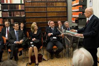Il Presidente Giorgio Napolitano rivolge il suo indirizzo di saluto durante la visita alla sede della Biblioteca presso la Fondazione per le Scienze Religiose Giovanni XXIII