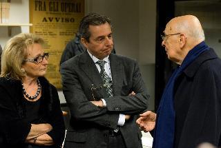Il Presidente Giorgio Napolitano con il Presidente e la Vice Presidente della Fondazione Antonio Gramsci, Prof. Carlo Galli e Dott.ssa Matilde Callari Galli