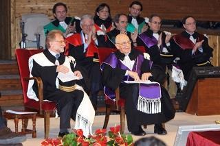 Il Presidente Giorgio Napolitano e il Rettore Ivano Dionigi nel corso della cerimonia di conferimento della Laurea ad honorem in &quot;Relazioni internazionali e Scienze internazionali e diplomatiche&quot;