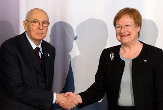 Il Presidente Giorgio Napolitano accolto dal Presidente della Repubblica di Finlandia Tarja Halonen, in occasione dell'incontro Informale Multilaterale di Capi di Stato &quot;Uniti per l'Europa&quot;