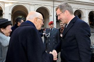 Il Presidente Giorgio Napolitano accoglie all'arrivo al Quirinale il Sig. Christian Wulff, Presidente della Repubblica Federale di Germania in visita di Stato in Italia