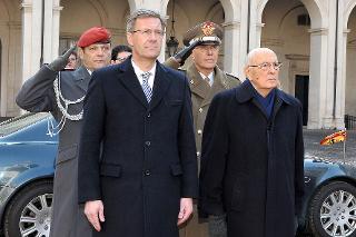 Il Presidente Giorgio Napolitano con il Sig. Christian Wulff, Presidente della Repubblica Federale di Germania in visita di Stato in Italia, durante gli onori militari
