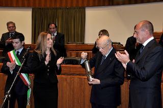 Il Presidente Giorgio Napolitano con l'On. Claudia Lombardo, Presidente del Consiglio Regionale della Sardegna, in occasione della presentazione dei componenti della Giunta e del Consiglio Regionale
